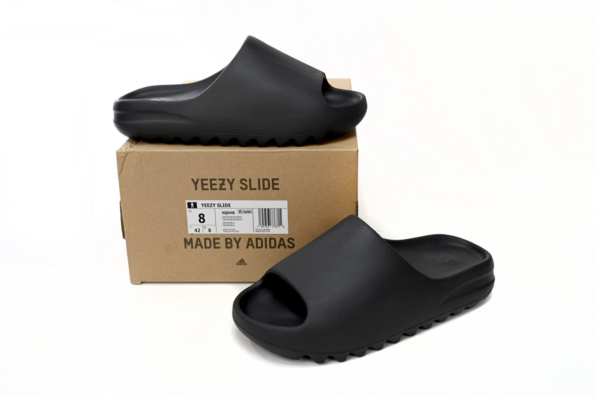 Yeezy Slides ‘Onyx’ (Matte Upper)