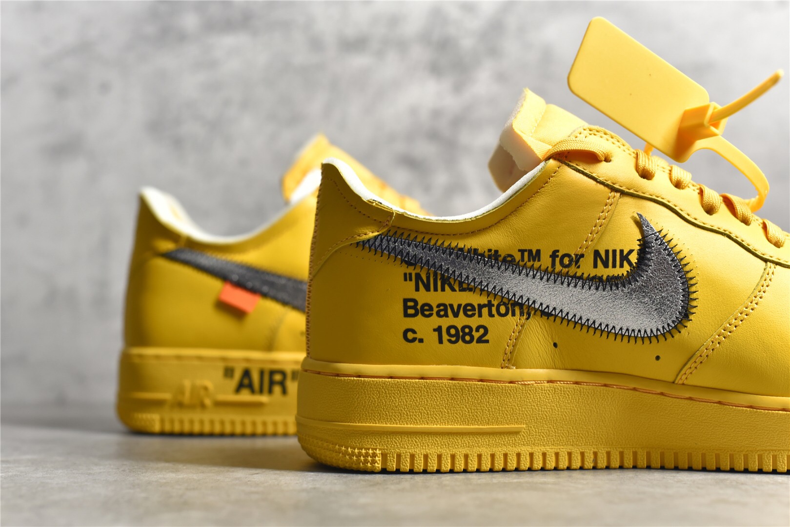 Air Force 1 Low OF*-WHITE University Gold Metallic Silver DD1876-700