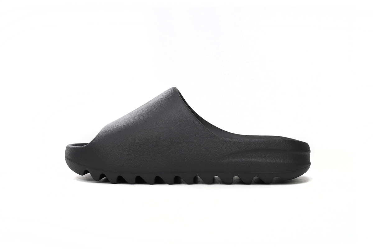 Yeezy Slides ‘Onyx’ (Matte Upper)