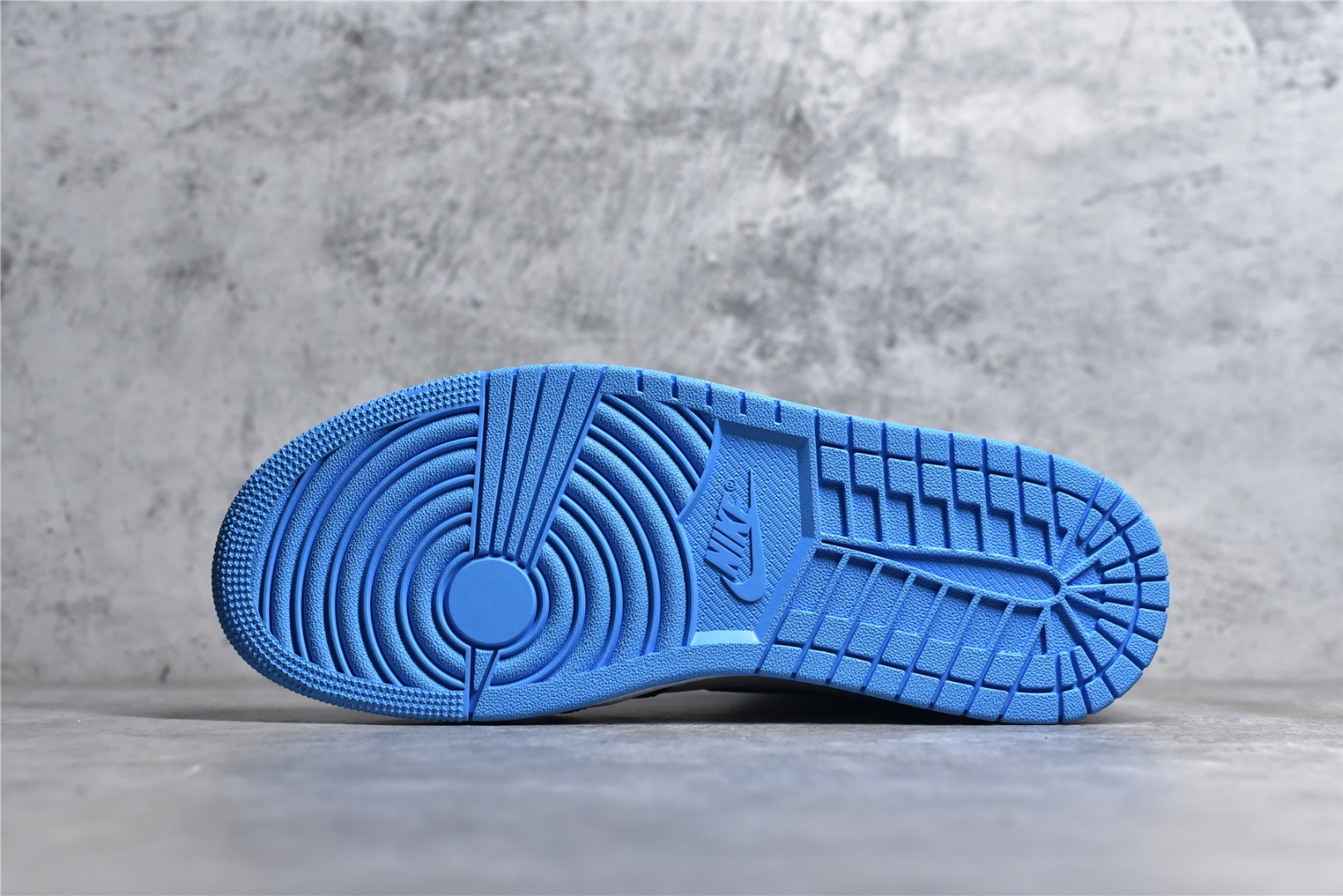 Jordan 1 Retro High OG 'University Blue'