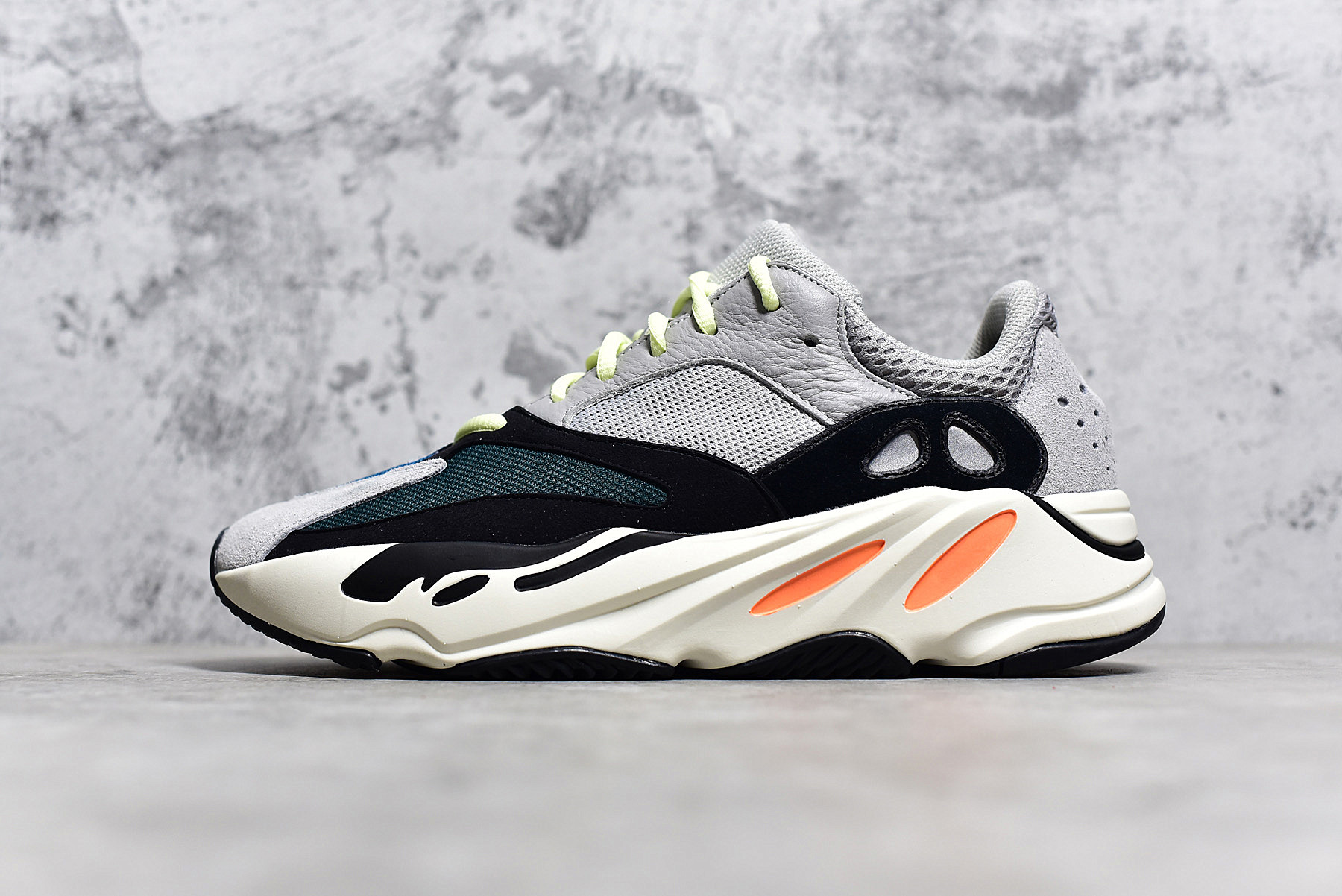 YEEZY 700 “WAVE RUNNER”