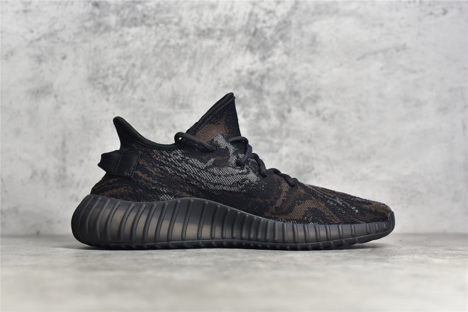 Yeez 350 V2 ‘MX Rock’