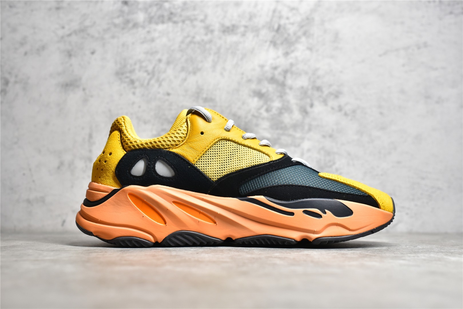 Yeezy Boost 700 ‘Sun’