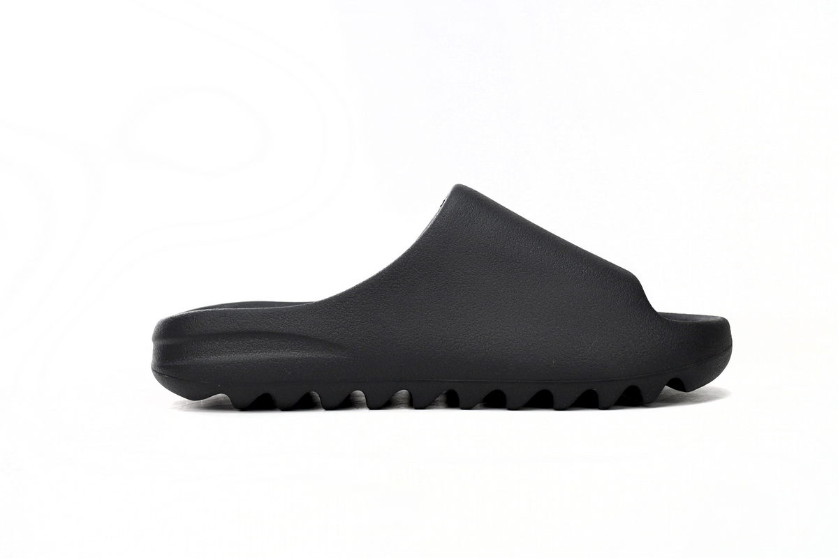 Yeezy Slides ‘Onyx’ (Matte Upper)