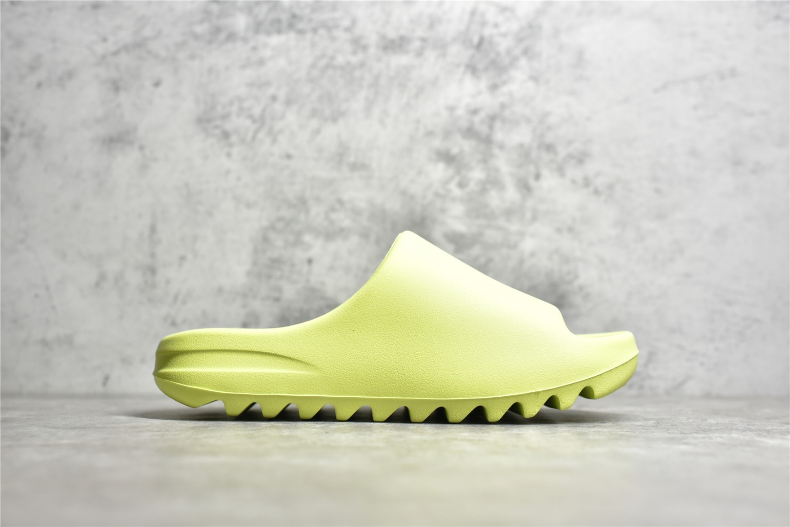 Yeezy Slide ‘Glow Green’