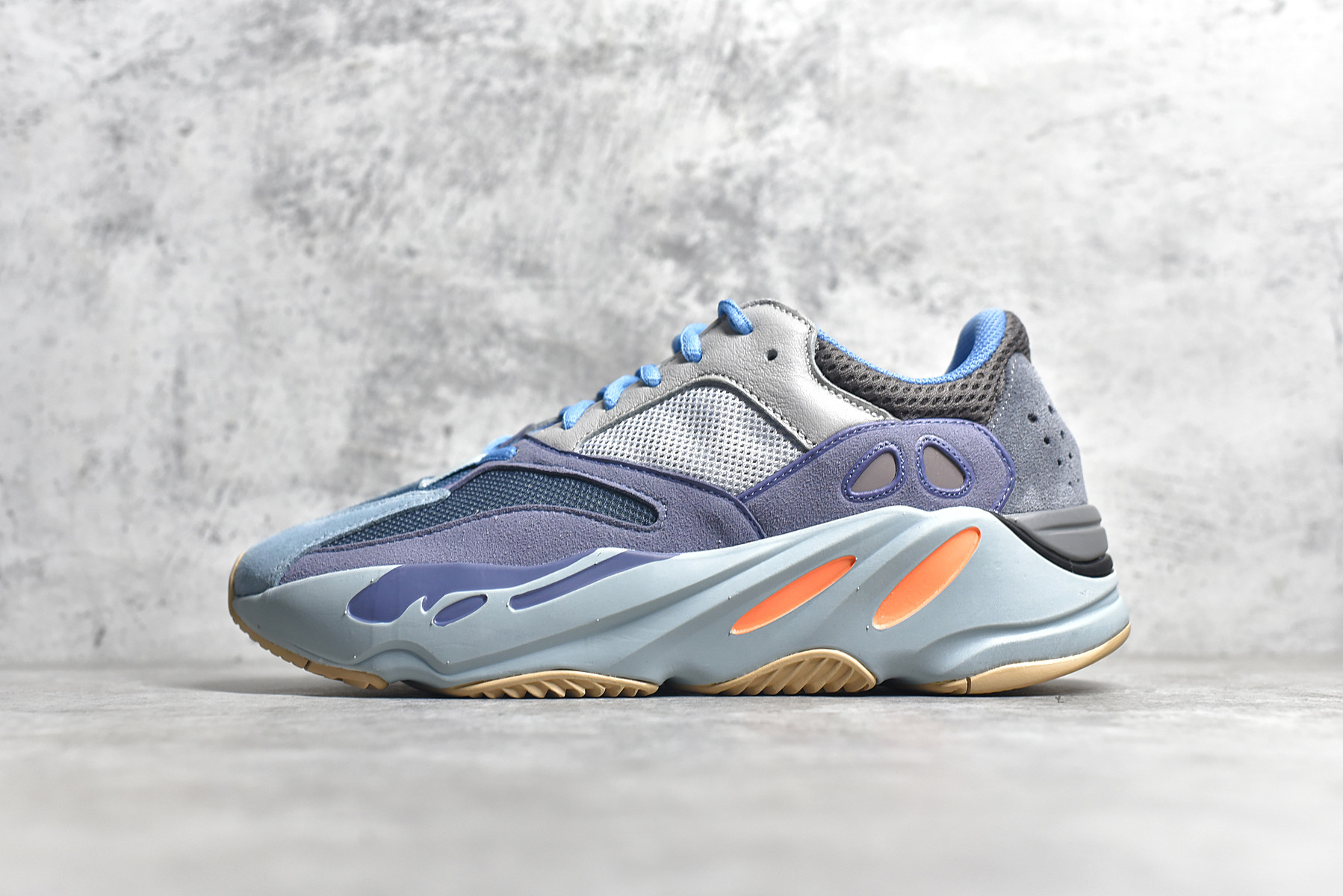 Yeezy 700 ‘Carbon Blue’ FW2498