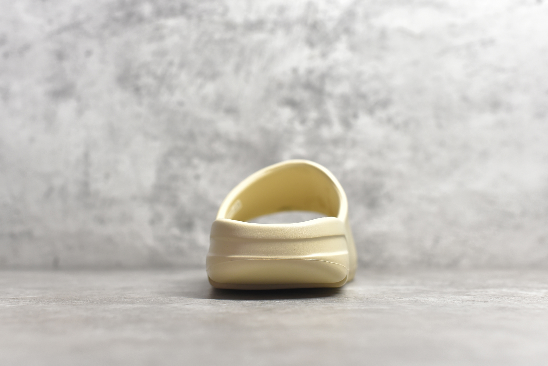 Yeezy Slide Bone (2019)