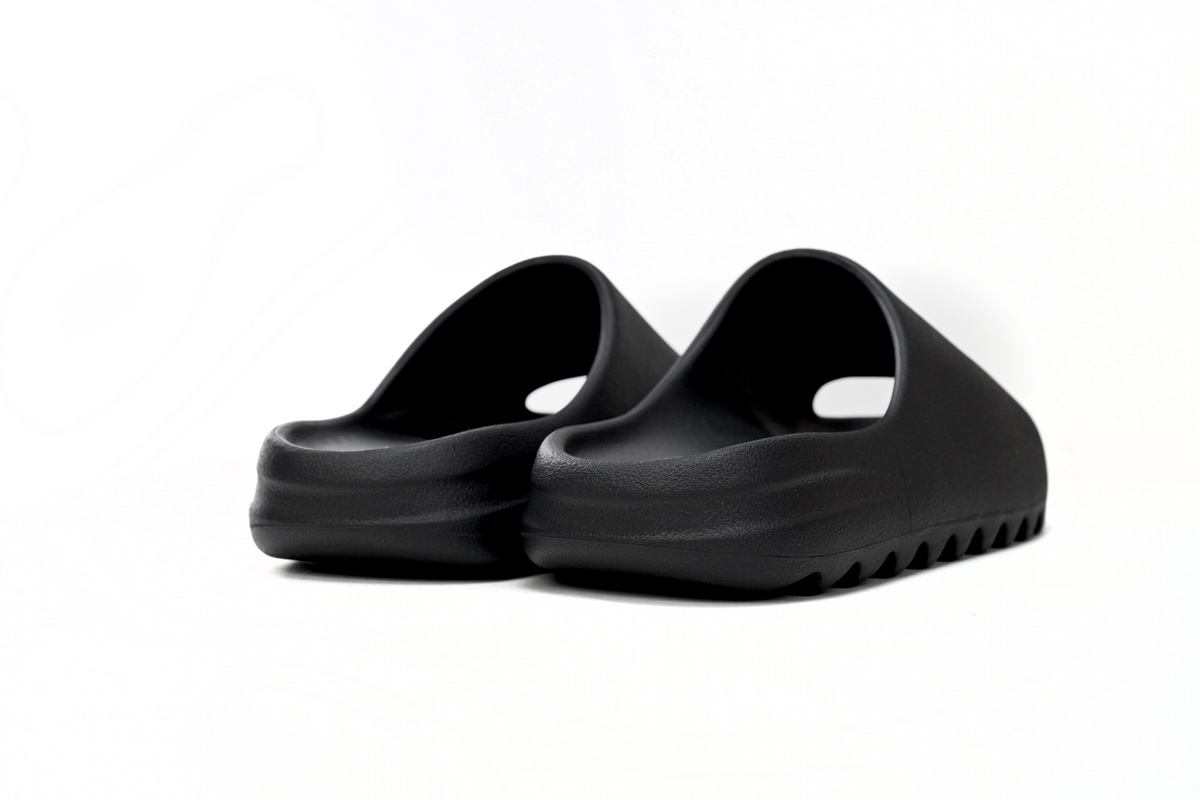 Yeezy Slides ‘Onyx’ (Matte Upper)
