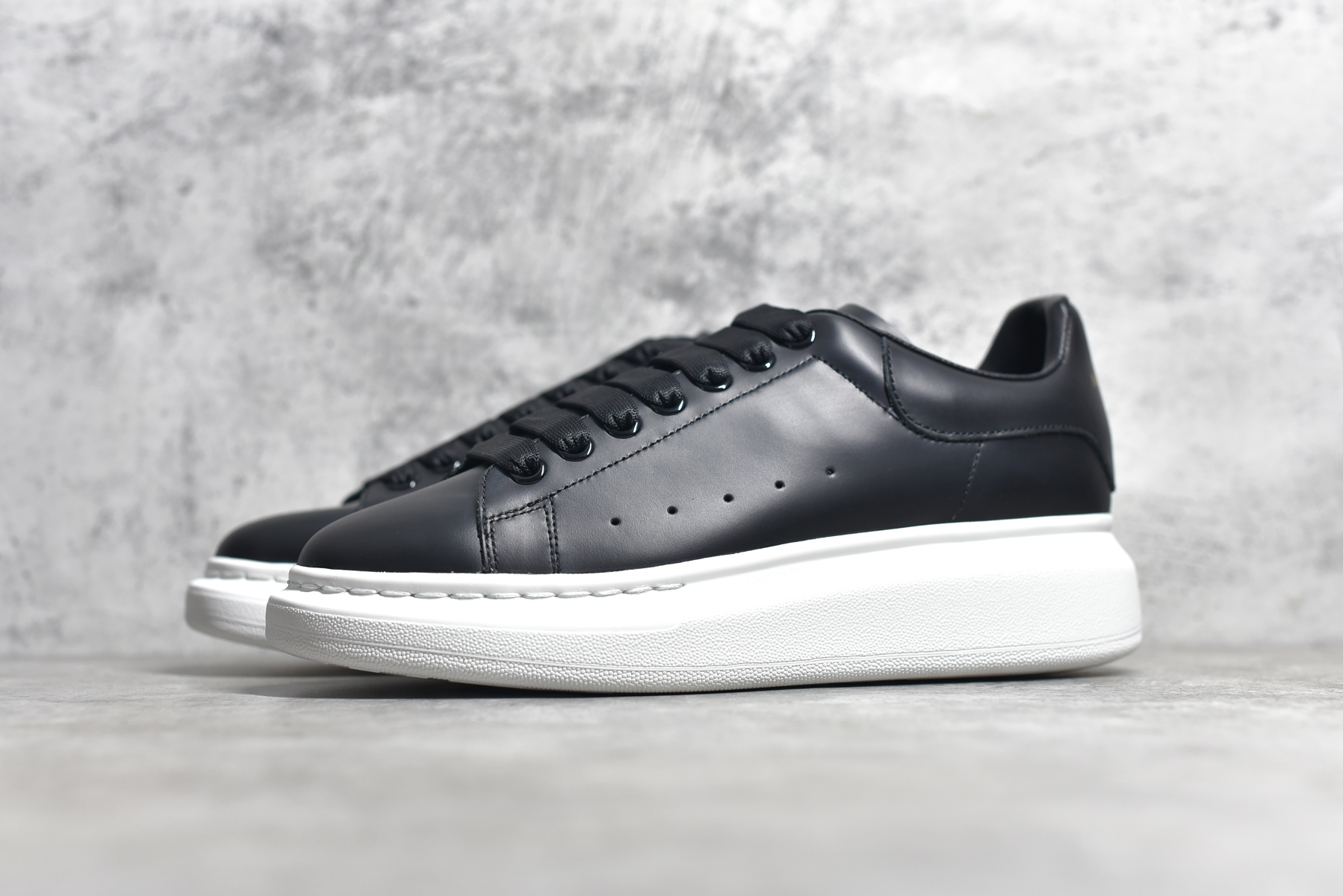 Alexander McQueen Sneakers 1