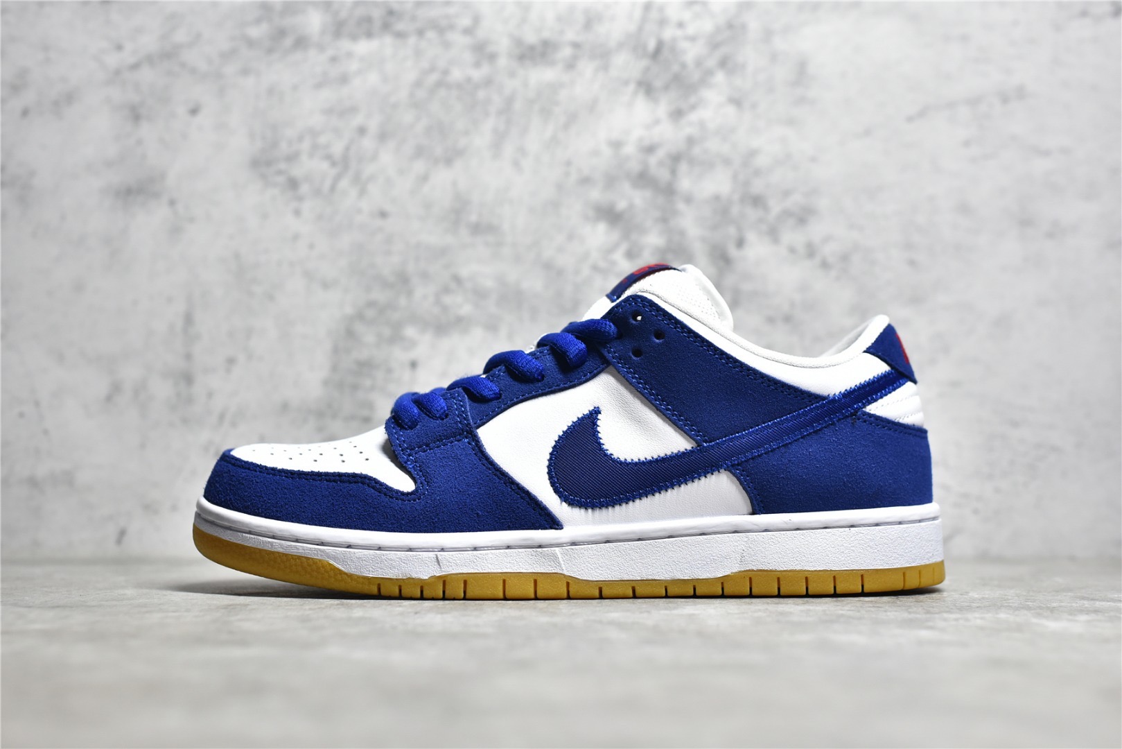 NK SB Dunk Low Los Angeles Dodgers DO9395-400