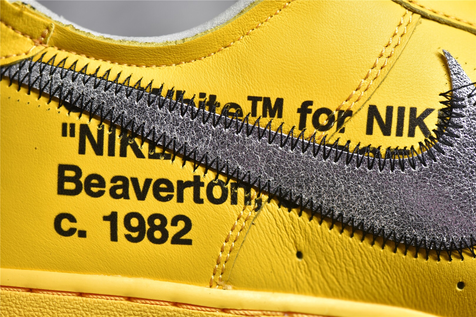 Air Force 1 Low OF*-WHITE University Gold Metallic Silver DD1876-700