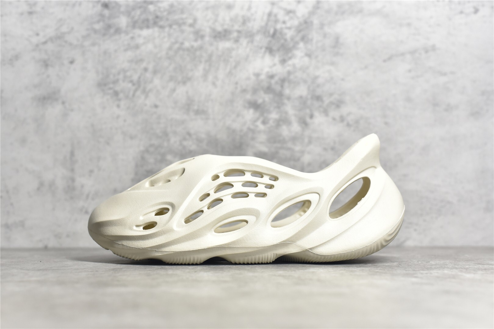 Yeezy Foam RNNR Ararat – G55486