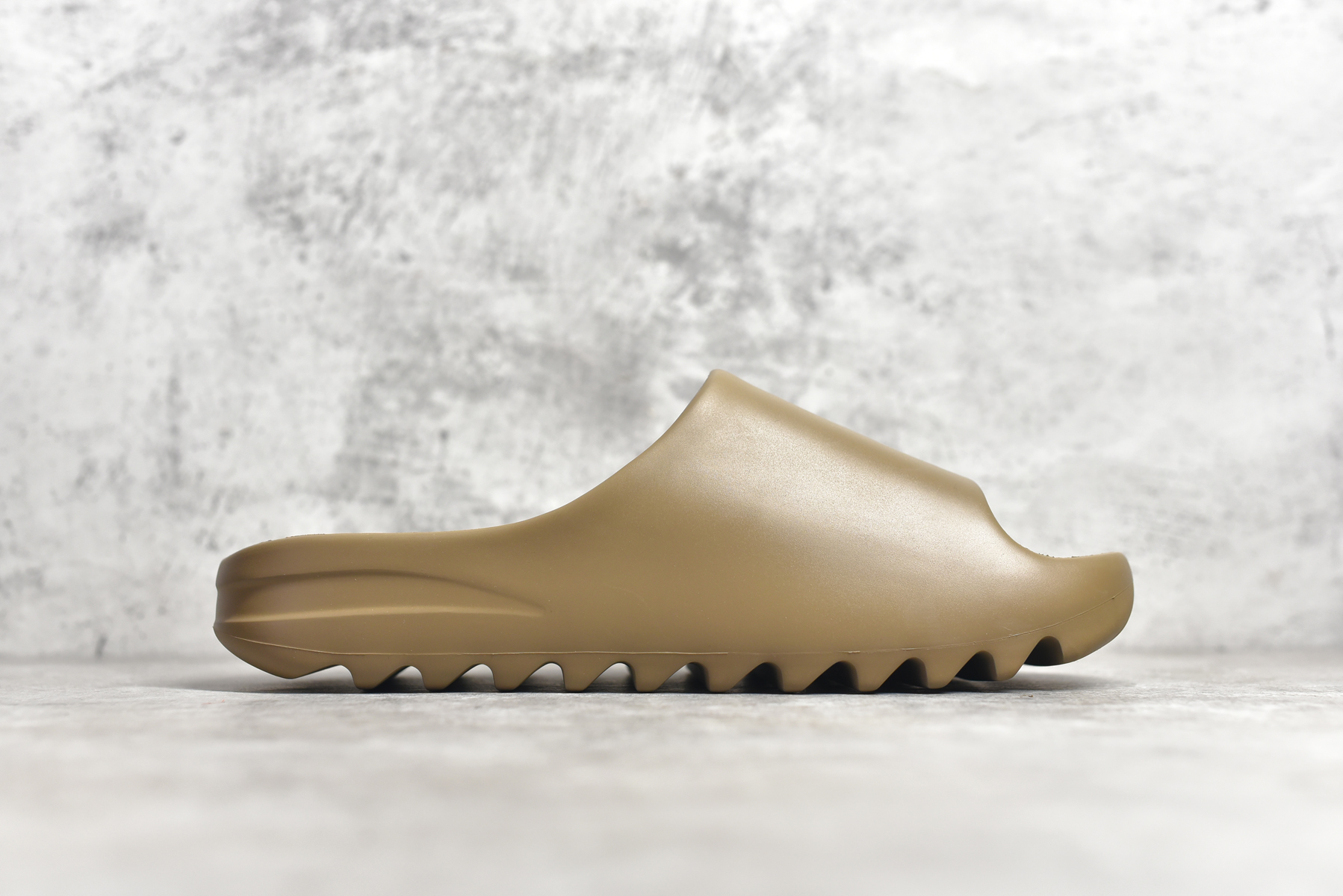Yeezy Slides Earth Brown