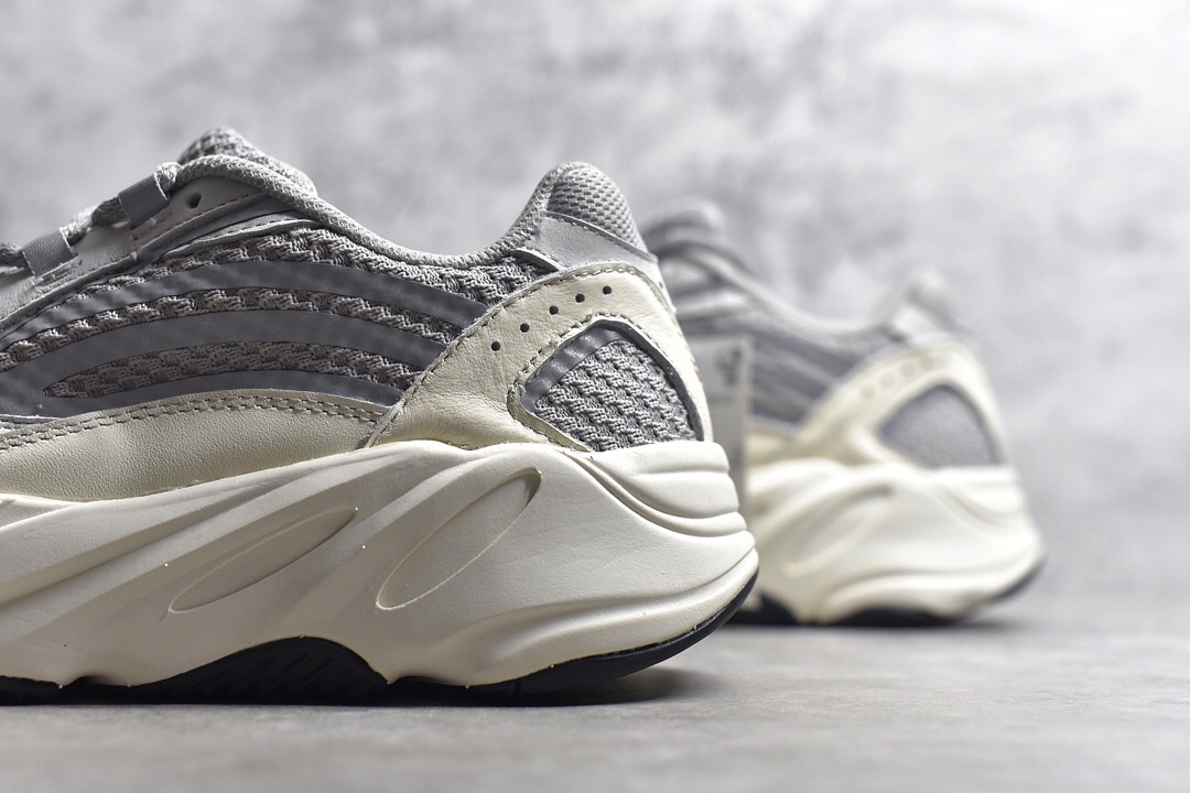 YEEZY 700 V2 STATIC