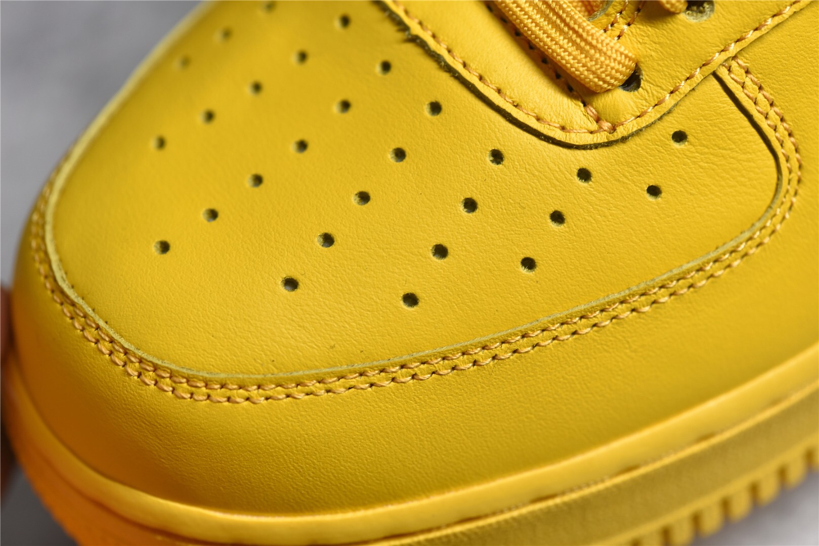 Air Force 1 Low OF*-WHITE University Gold Metallic Silver DD1876-700