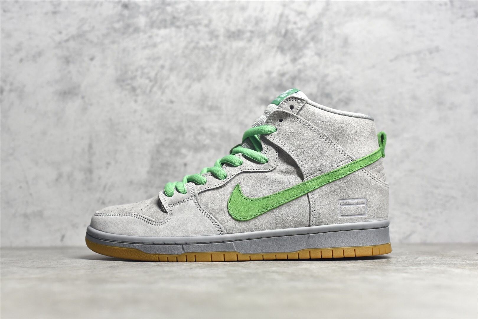 NK Dunk SB High Silver Box 313171-039