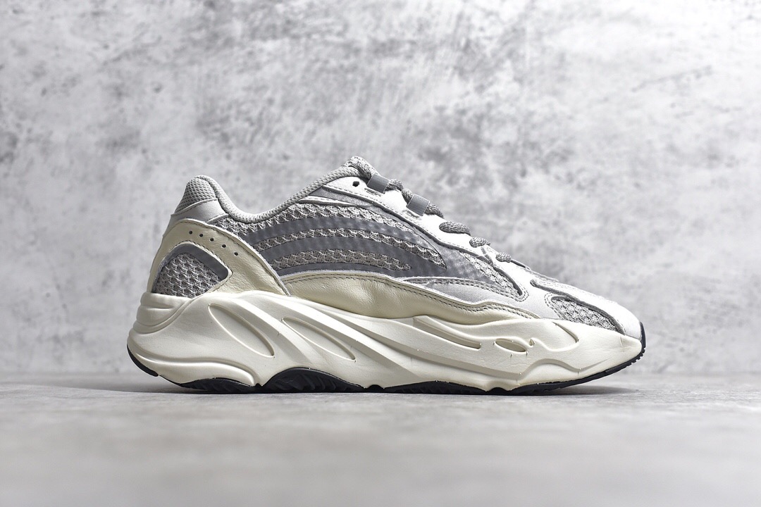 YEEZY 700 V2 STATIC