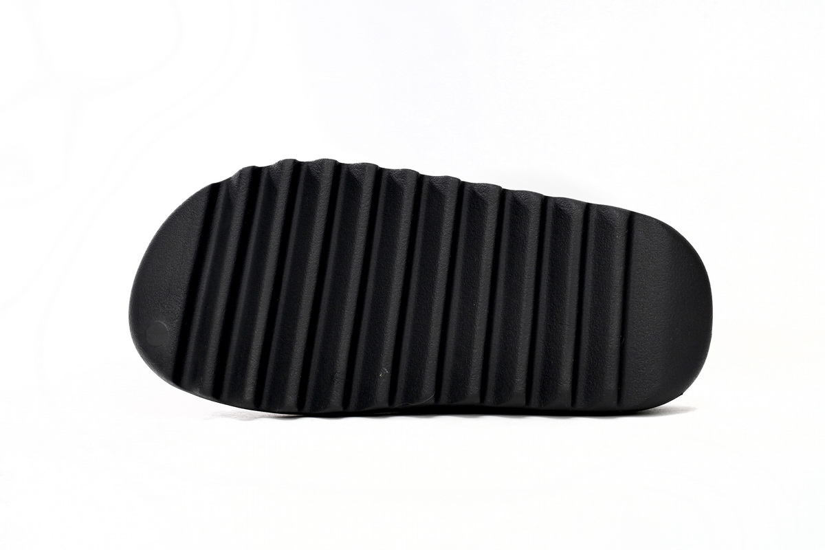 Yeezy Slides ‘Onyx’ (Matte Upper)