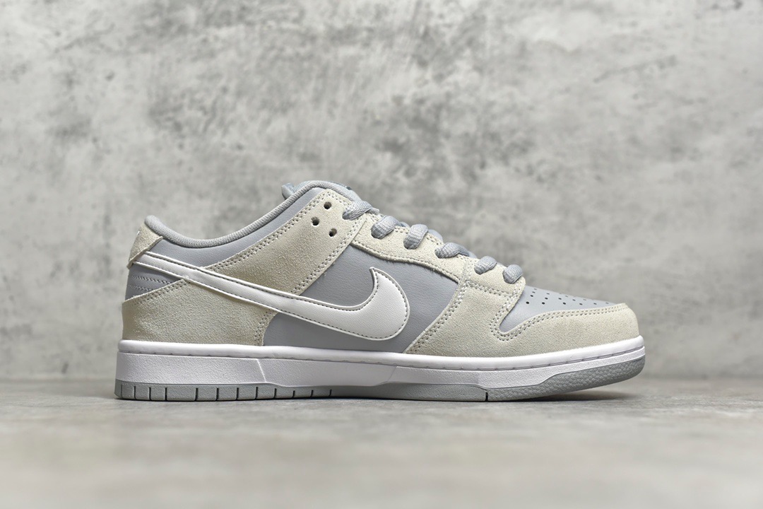 SB Dunk Low Summit White Wolf Grey