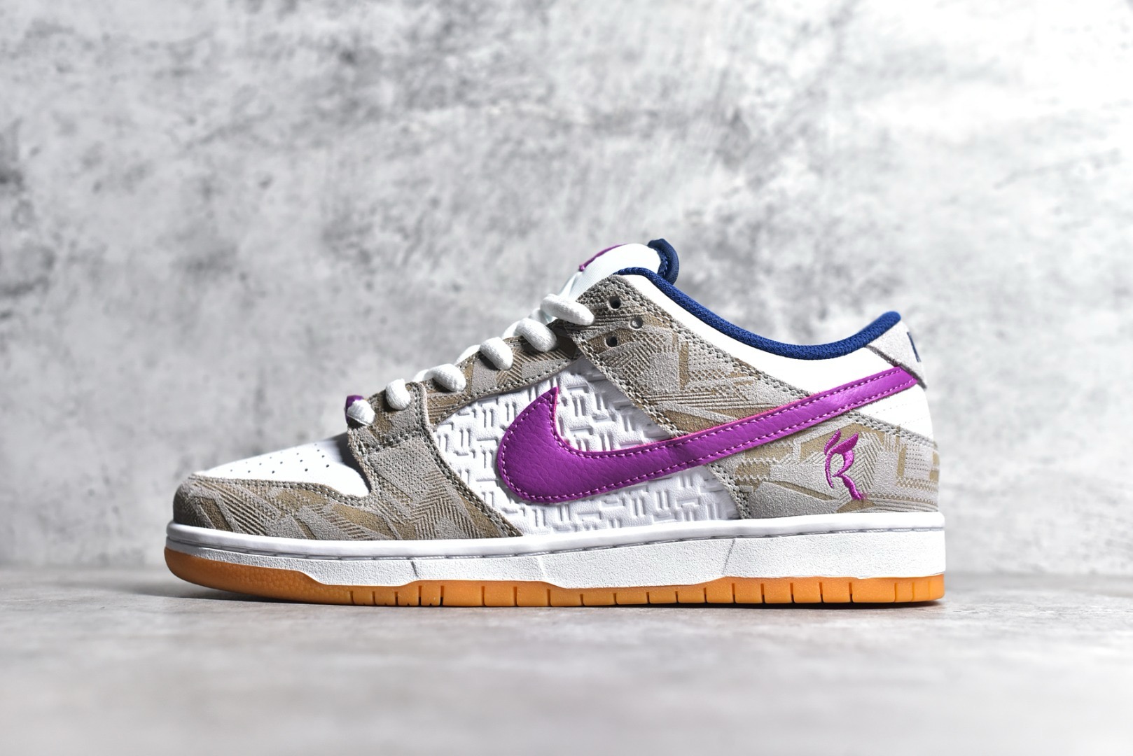 NK SB Dunk Low Rayssa Leal FZ5251-001