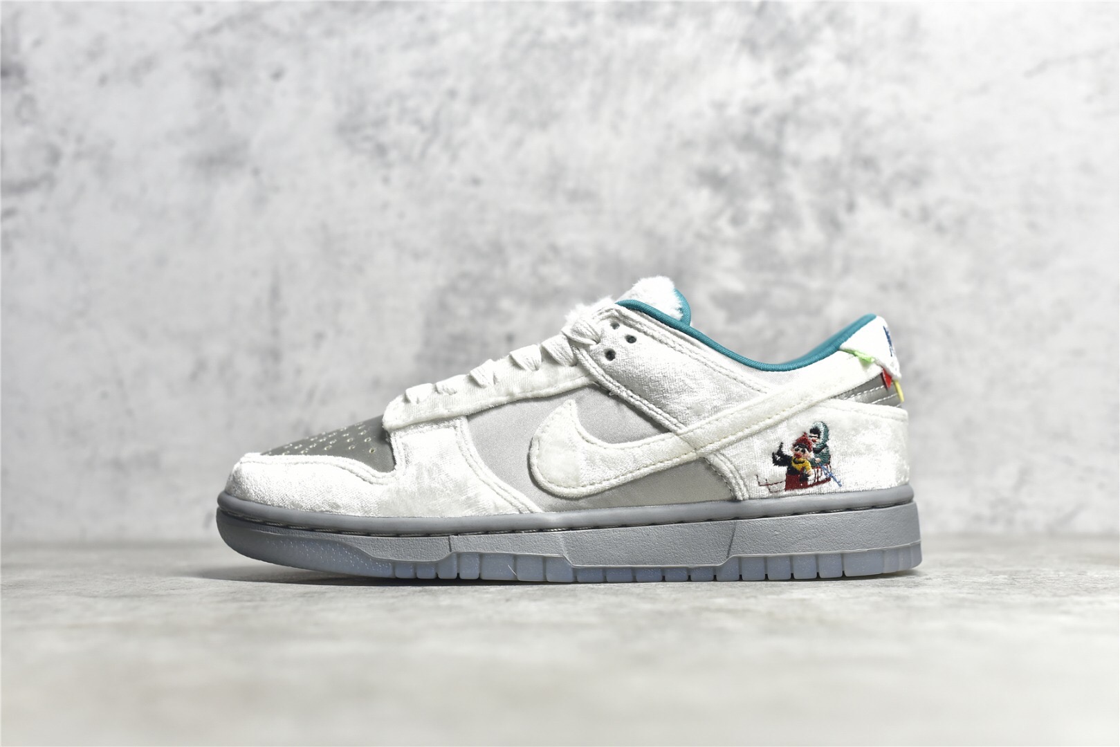NK Dunk Low Ice DO2326-001