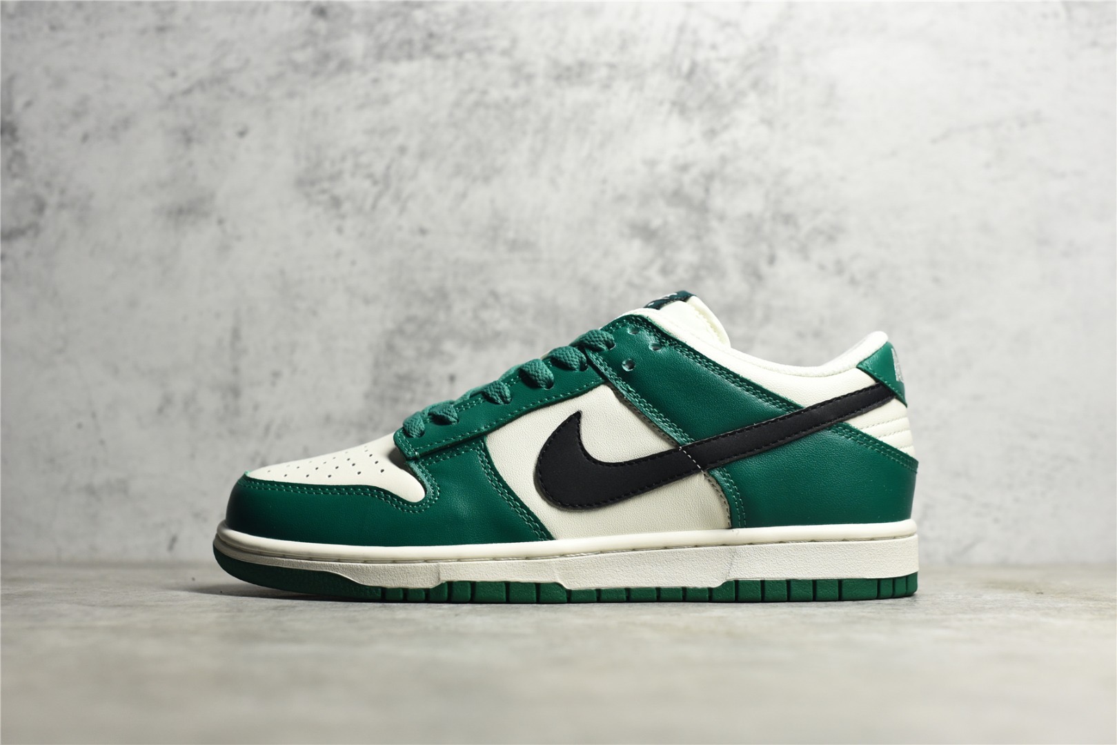 NK Dunk Low Lottery DR9654-100