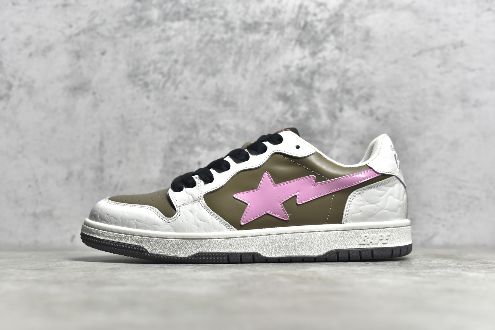 BAPE STA SK8 To Nigo - white pink