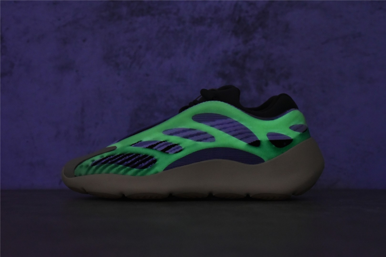 Yeezy 700 V3 Fade Salt