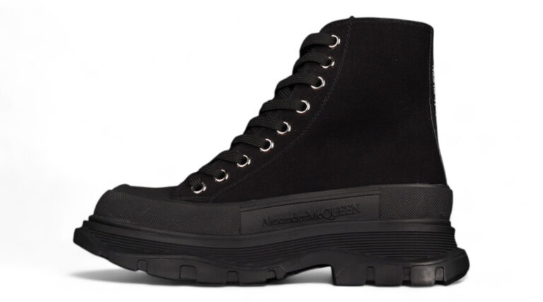 Alexander McQueen Tread Slick Boot – Triple Black