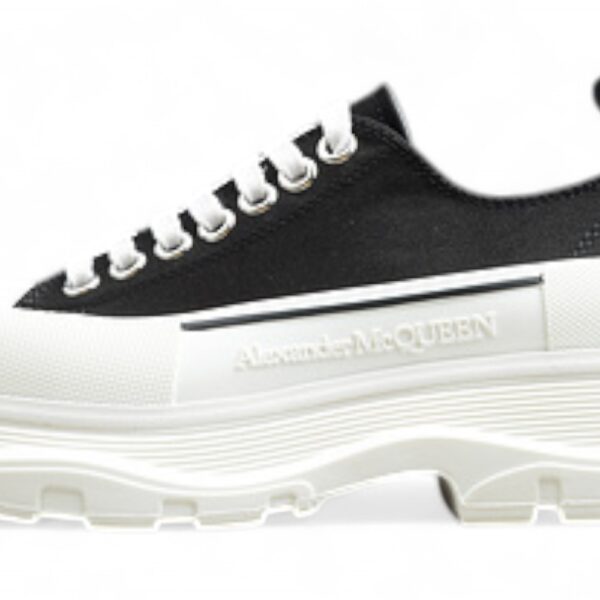 Alexander McQueen Tread Slick Low-Top Sneakers – Black & White