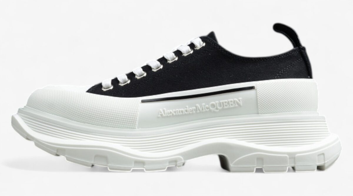 Alexander McQueen Tread Slick Low-Top Sneakers – Black/White