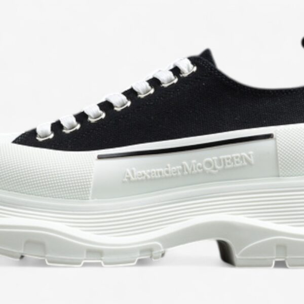 Alexander McQueen Tread Slick Low-Top Sneakers – Black/White