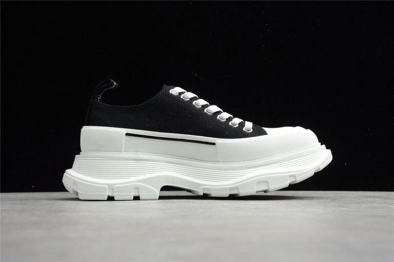 Alexander McQueen Tread Slick Low-Top Sneakers – Black/White