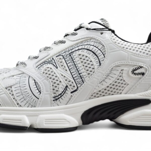 Dior B23 Oblique Low-Top Sneaker – Black with Gum Sole (Copy)